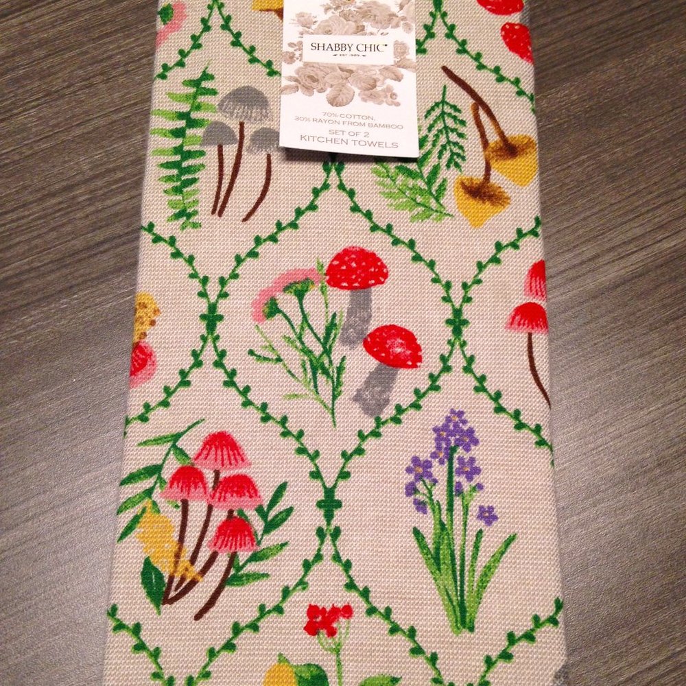 NWT Mushroom & Flowers Kitchen Towel Set of 2. Vintage style.